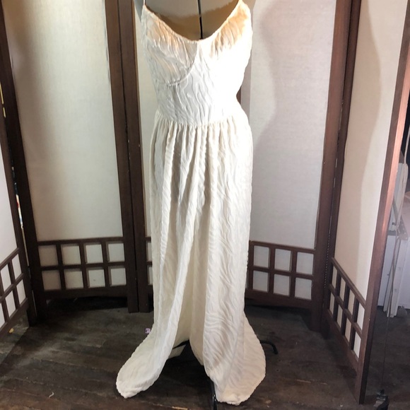 PrettyLittleThing Pants - Plus white devore fabric /cup detail/wide leg JUMPSUIT size 24 Party/ clubbing